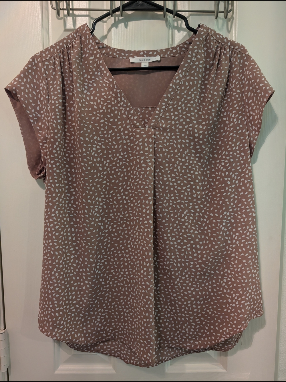 fun 2 fun Tan and White Dot V-Neck Cap Sleeve Blouse